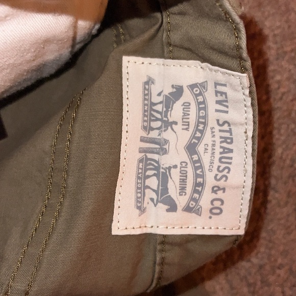 Levi’s 31 x 32 Slim Pants - Picture 6 of 7